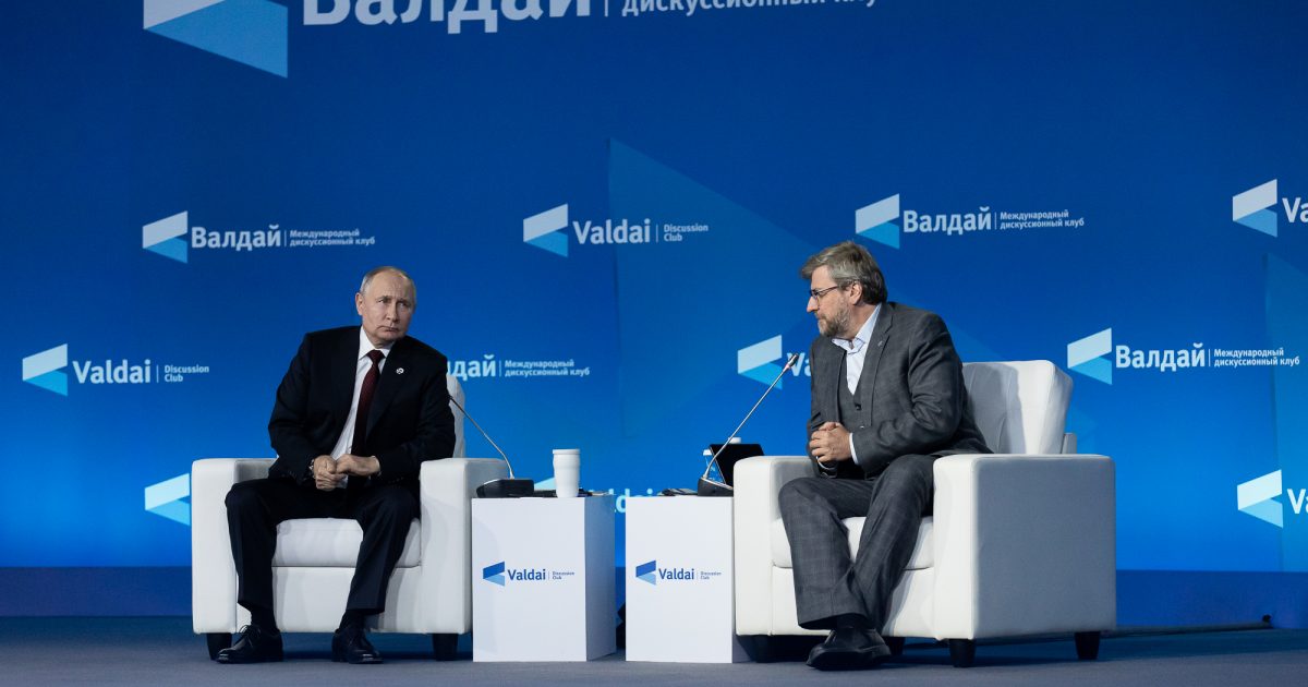 Fyodor Lukyanov Moderated the Plenary Session of the Valdai Club’s XX Annual Meeting